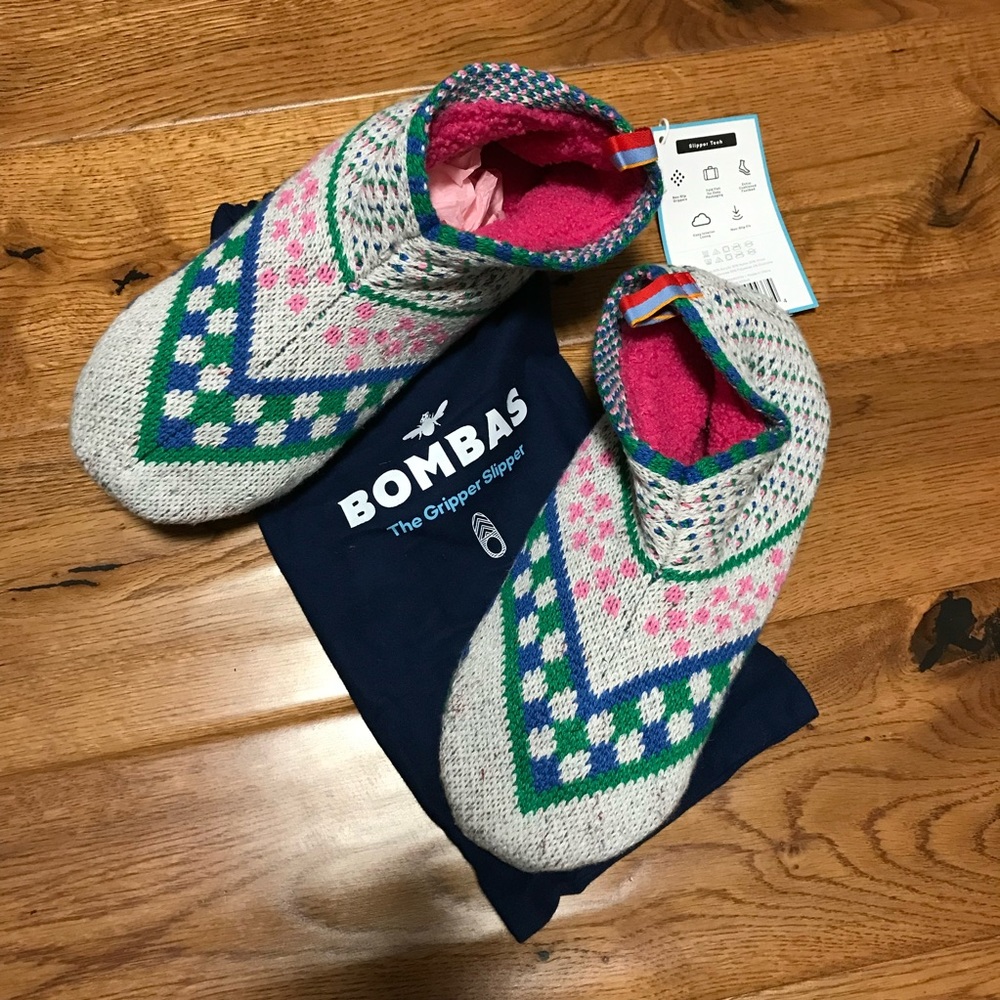 Bombas Gripper Slipper Size M NWT